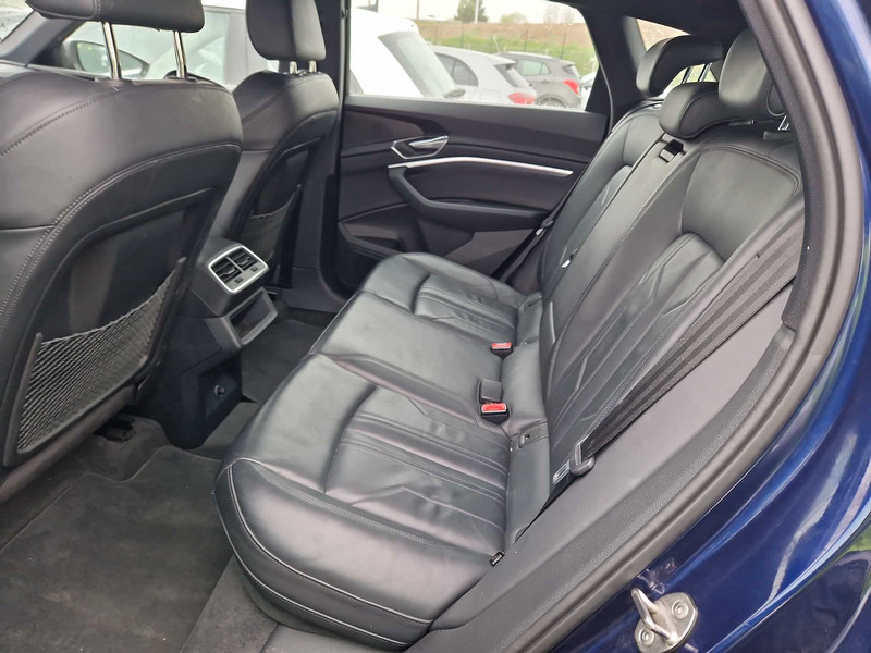 Foto Audi Q4 e-tron 13