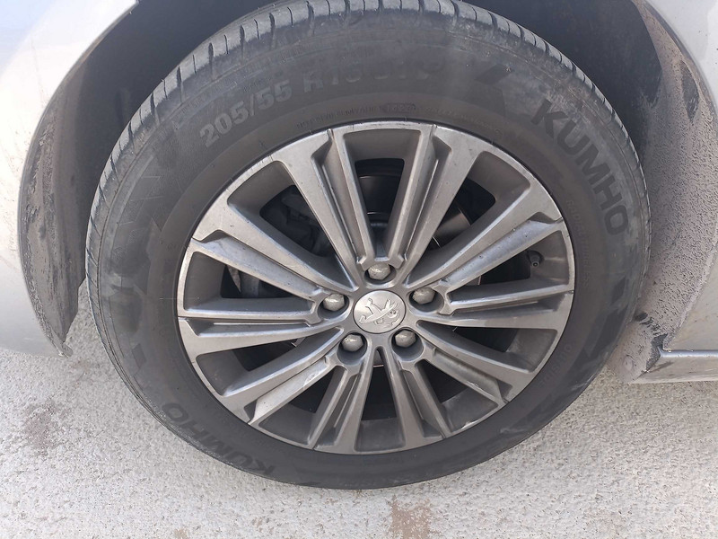 Foto Peugeot 308 GTi 308 1.2 PureTech S&S Allure Pack EAT8 130 23