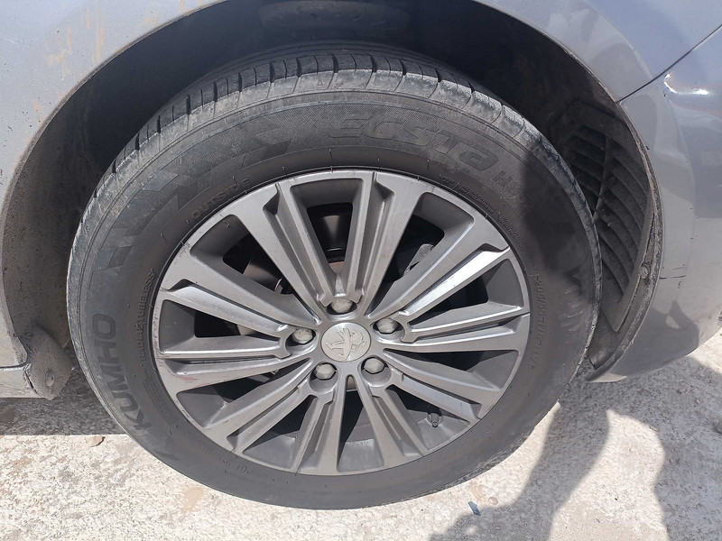 Foto Peugeot 308 GTi 308 1.2 PureTech S&S Allure Pack EAT8 130 24