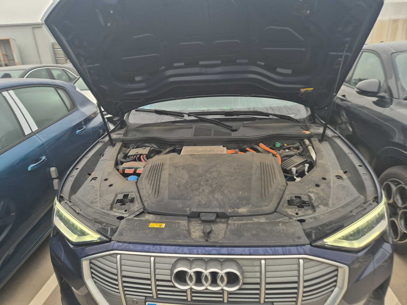 Foto Audi E-TRON 8