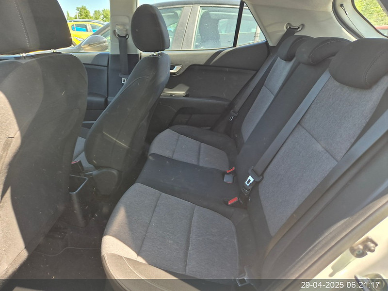 Foto Kia Stonic 13