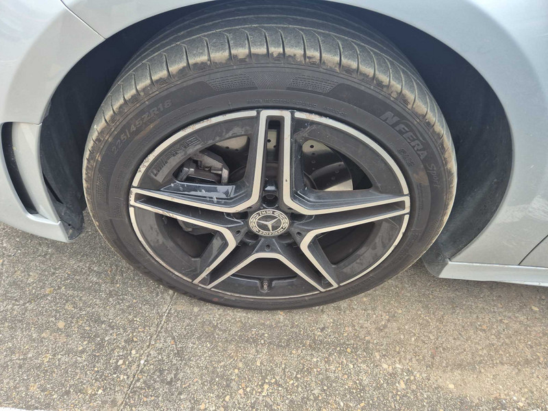 Foto Mercedes Benz A 250 e 8G-DCT 23