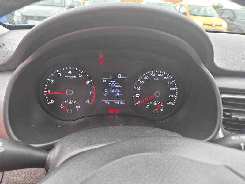 Foto Kia Stonic 8