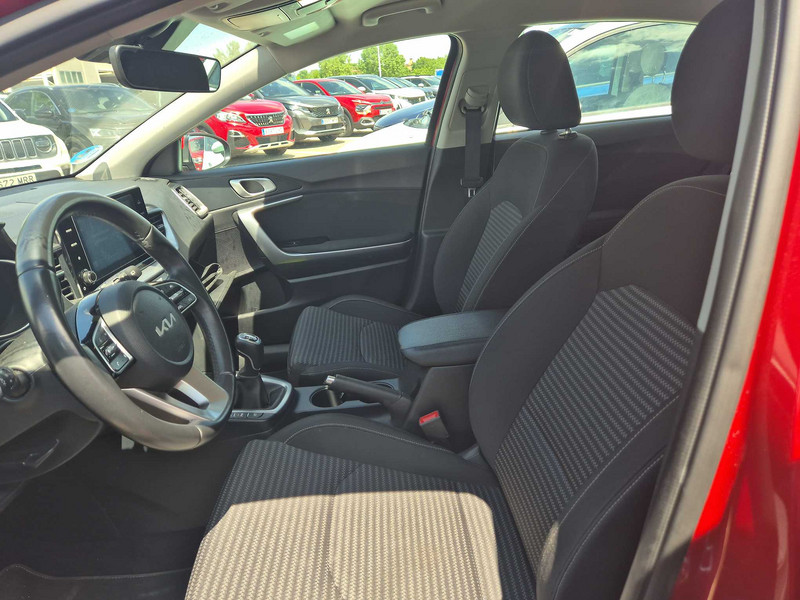 Foto Kia Cee'd Ceed 1.6 MHEV iMT Eco-Dynamics Drive 136 10