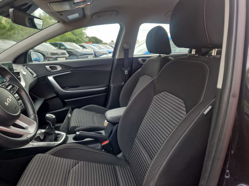 Foto Kia Cee'd Ceed 1.6 MHEV iMT Eco-Dynamics Drive 136 12