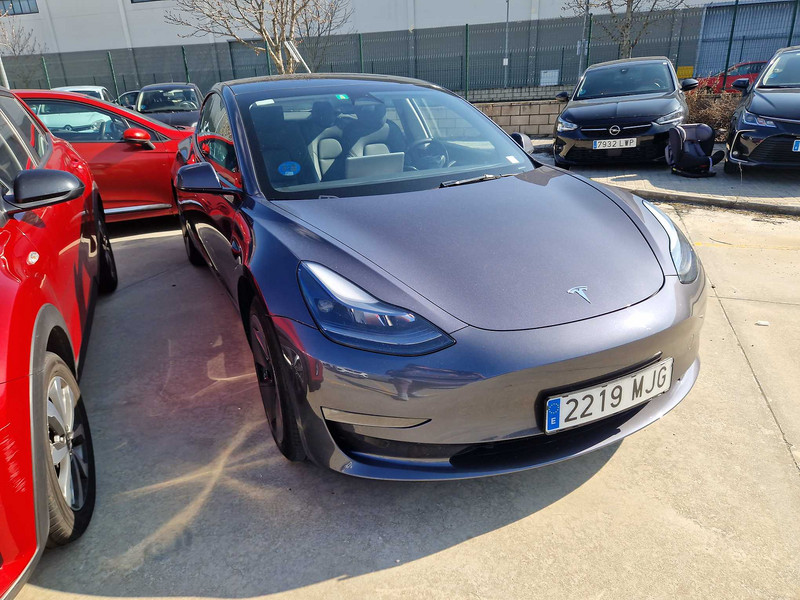 Foto Tesla Model 3 4
