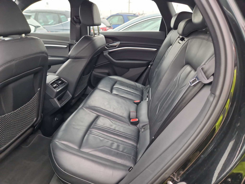 Foto Audi E-TRON 12