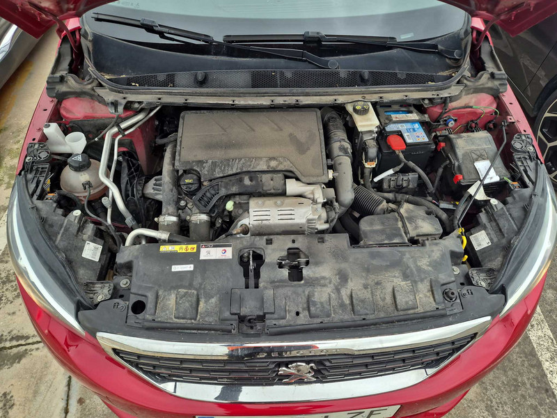 Foto Peugeot 308 GTi 308 1.2 PureTech S&S Allure Pack EAT8 130 7