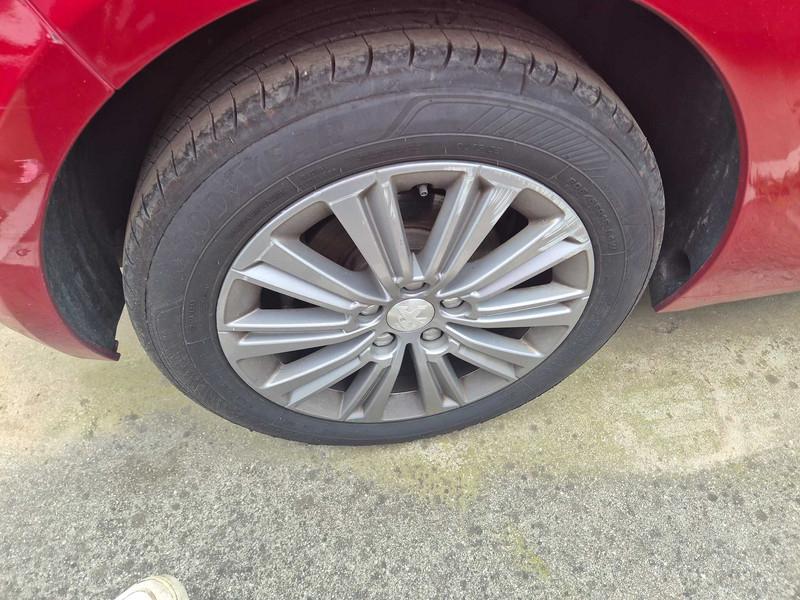 Foto Peugeot 308 GTi 308 1.2 PureTech S&S Allure Pack EAT8 130 20