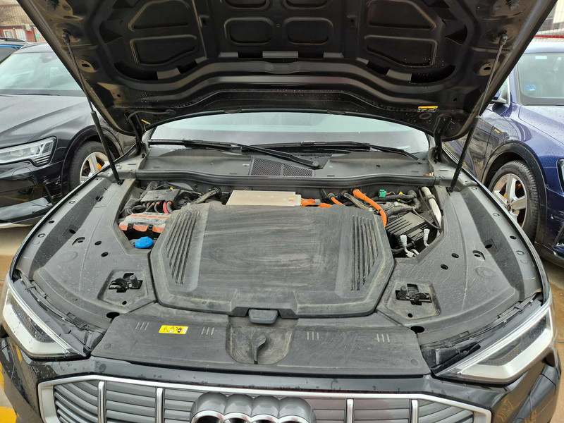 Foto Audi E-TRON 8
