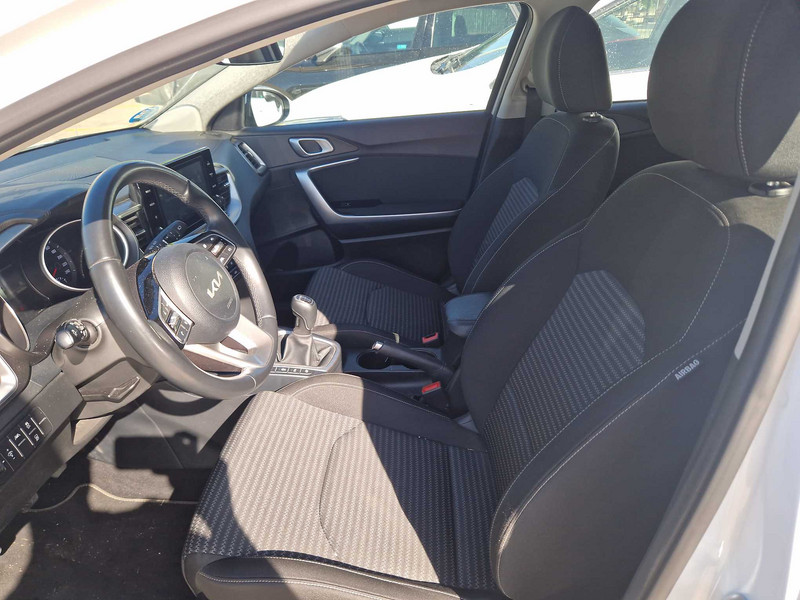 Foto Kia Cee'd Ceed 1.6 MHEV iMT Eco-Dynamics Drive 136 12