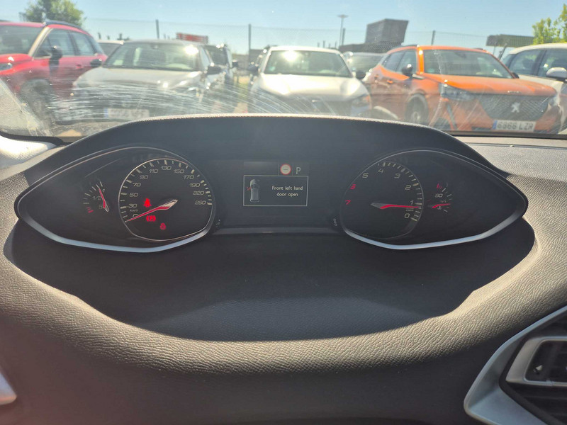 Foto Peugeot 308 GTi 308 1.2 PureTech S&S Allure Pack EAT8 130 12