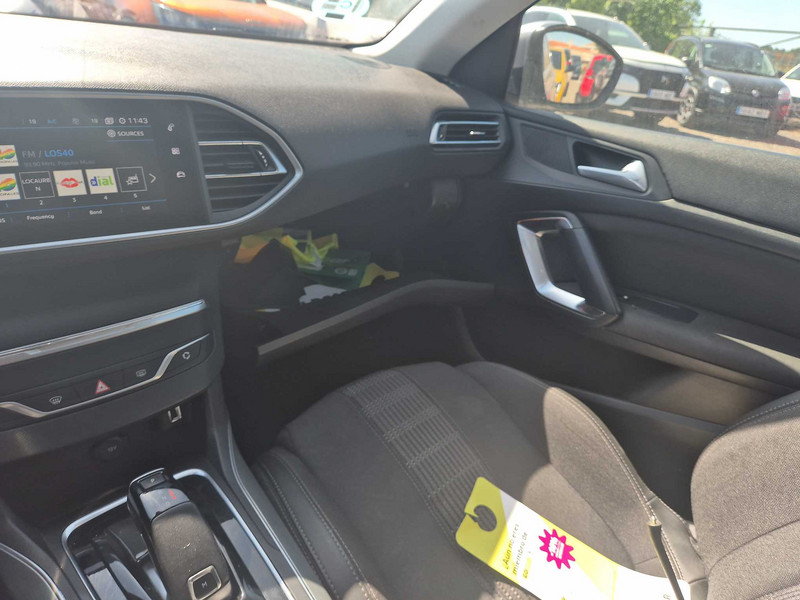 Foto Peugeot 308 GTi 308 1.2 PureTech S&S Allure Pack EAT8 130 14